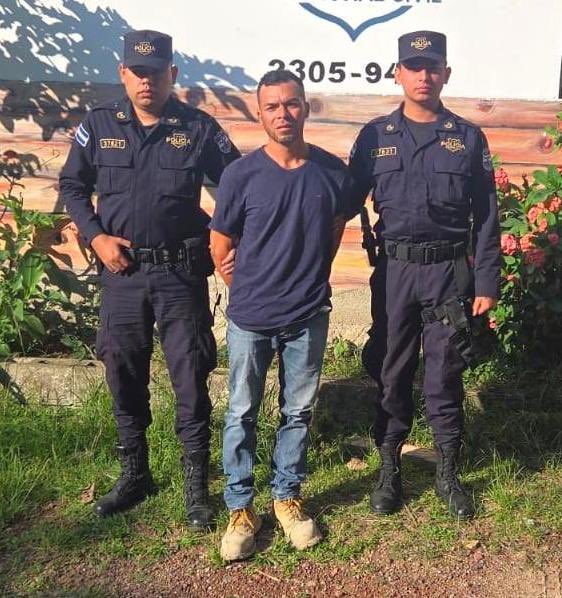 El sujeto es señalado de alertar sobre patrullajes policiales para evitar capturas de miembros de la MS-13.