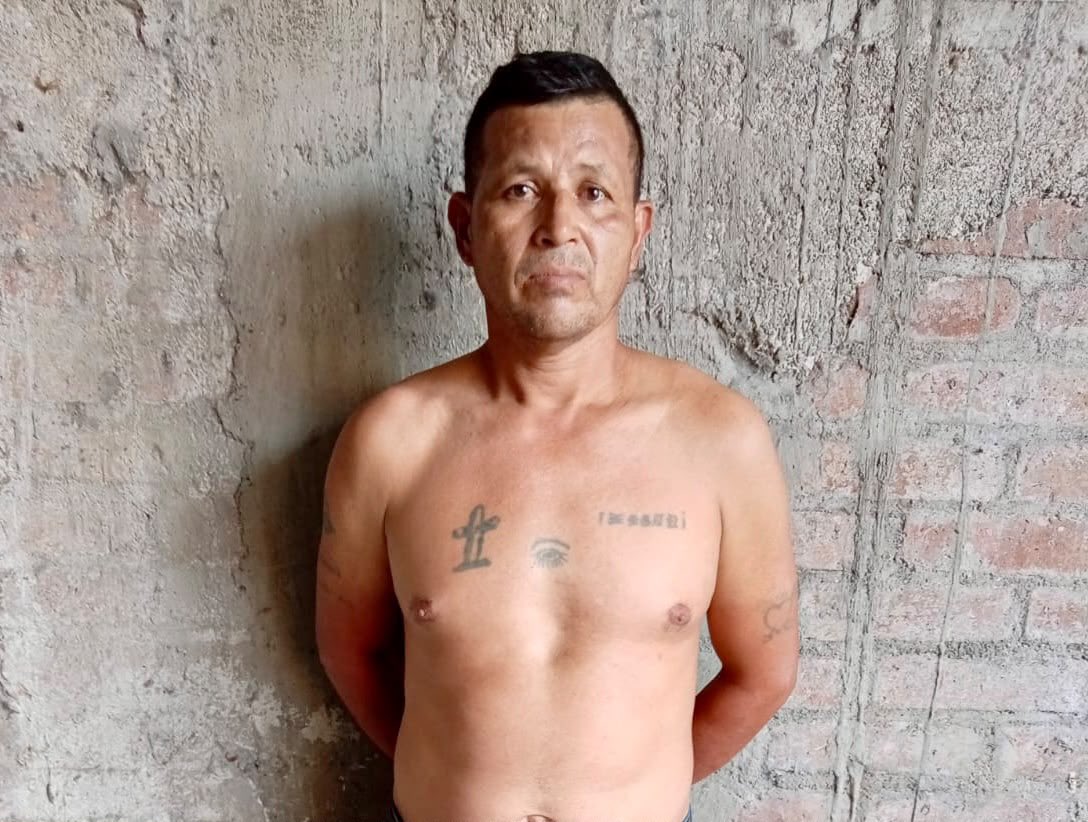 El detenido fue identificado como Edgar Marín Domínguez Castañeda y, según las autoridades, posee antecedentes por los delitos de lesiones y amenazas 