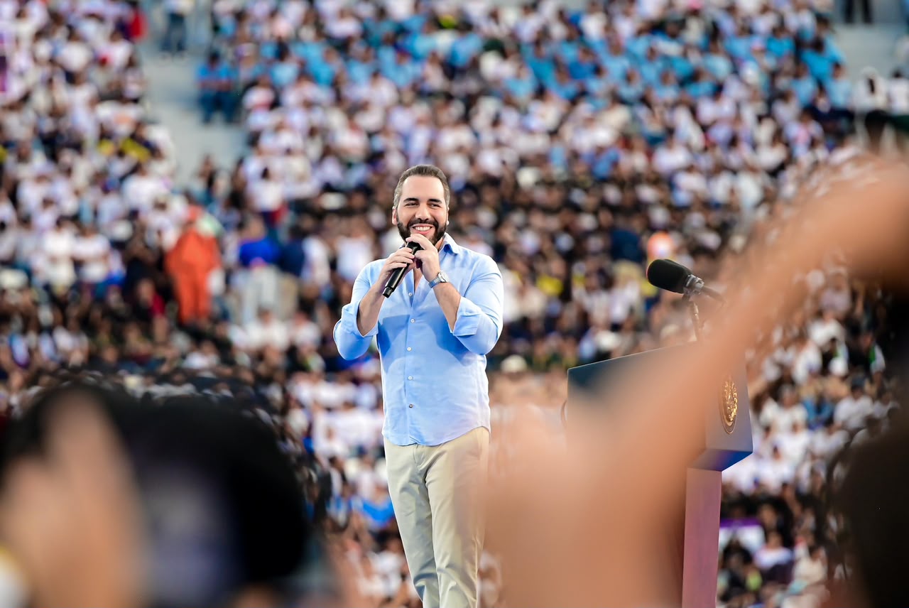 El mandatario afirmó que la inversión proyectada representa más del 8 % del PIB y anunció que este año se entregarán becas para carreras universitaria